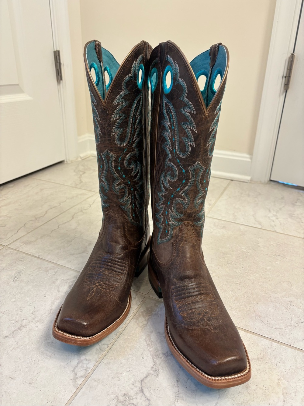 Ariat Women’s Futurity Boon Western Boots, Size 8.5B (Style #10050889)